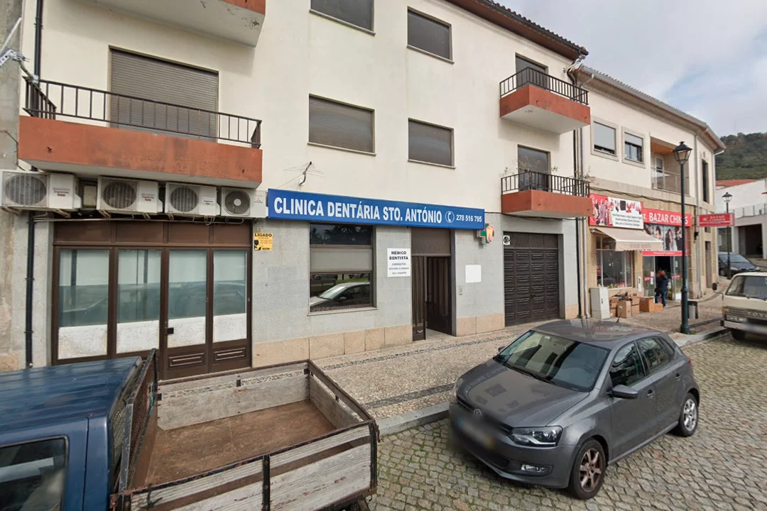 Clínica Santo António - Alberto Dente (Vila Flor) (Services - Health and Medical Care) in Vila Flor (Bragança - North)