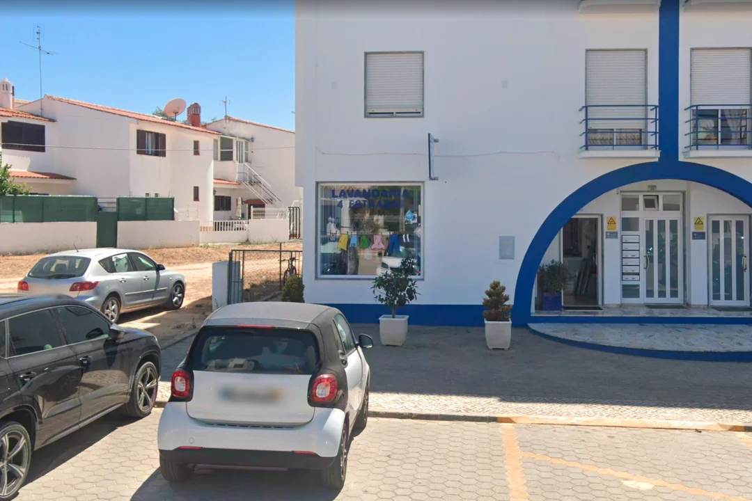 Lavandaria Engomadoria 4 Estradas (Services - Others) in Portimão (Faro - Algarve)
